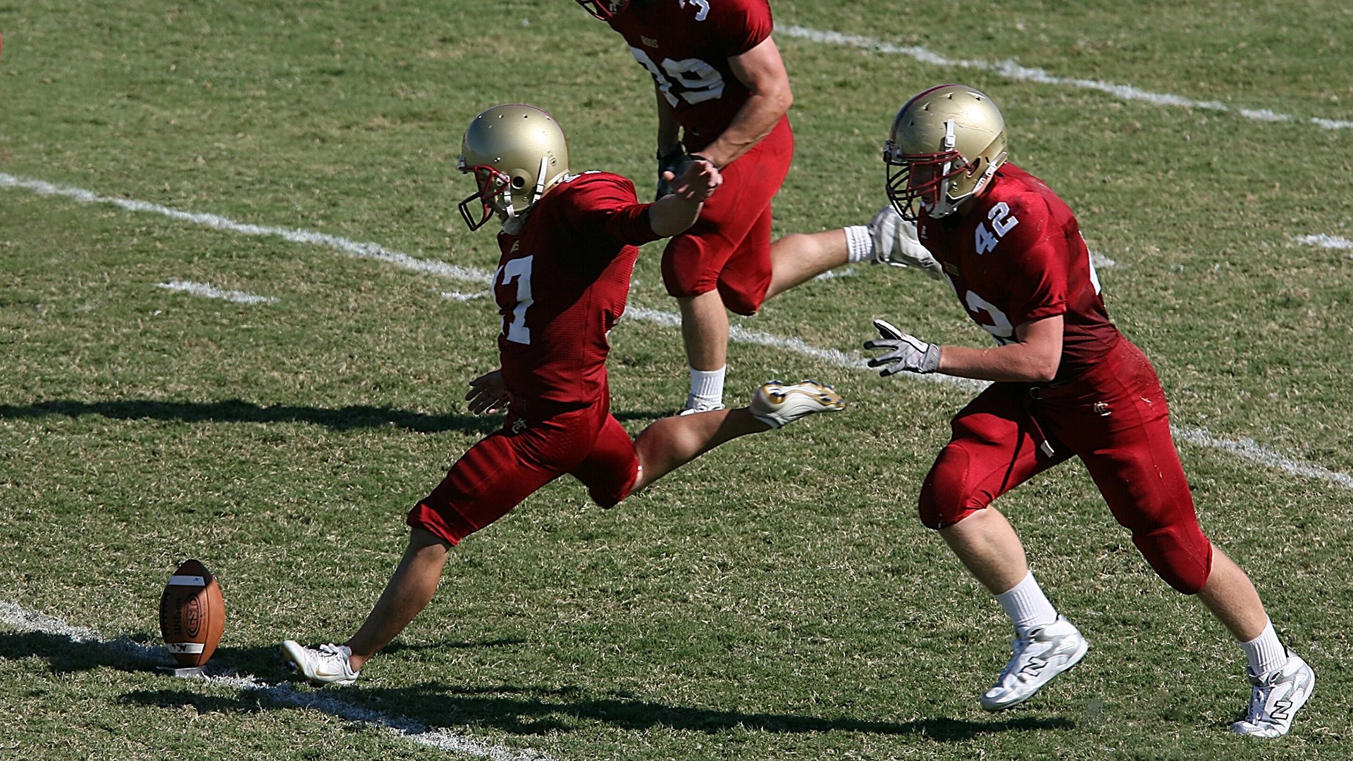 开云体育官网-红牌争议掀波澜，国安绝地反击演绎逆转奇迹，红牌争议引爆逆袭，国安绝境翻盘创奇迹